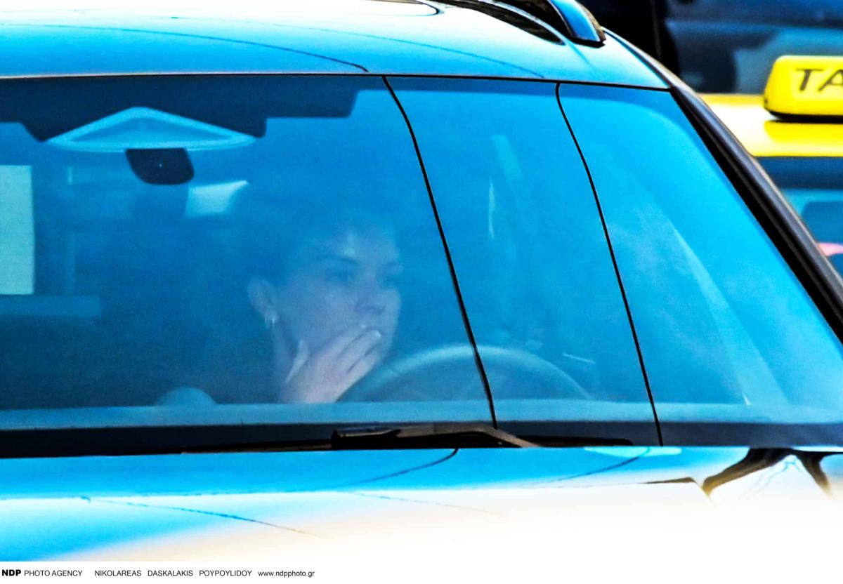 Για αγορές στη Βουκουρεστίου η Μαρία Σάκκαρη - Χαμογελαστή σε μια χαλαρή εμφάνιση 3 22 scaled