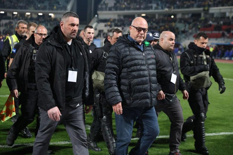 Χαμός με τον Μπέο και την προκλητική κίνηση προς οπαδούς της ΑΕΚ (ΦΩΤΟ)