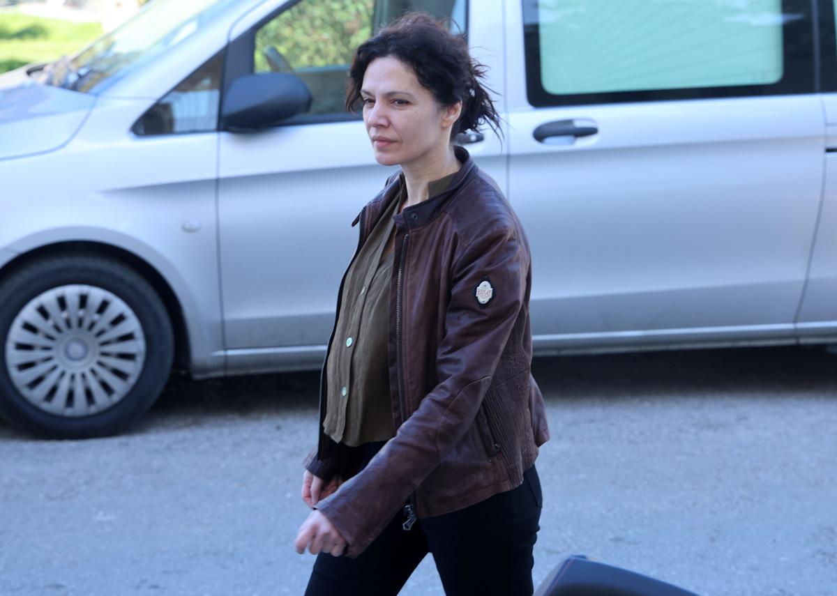 Γιάννης Νταλιάνης: Με τις κόρες του στην κηδεία του αδελφού του, Κώστα – Στο πλευρό του η Μαριλίτα Λαμπροπούλου 5 kideia ntaliani 13