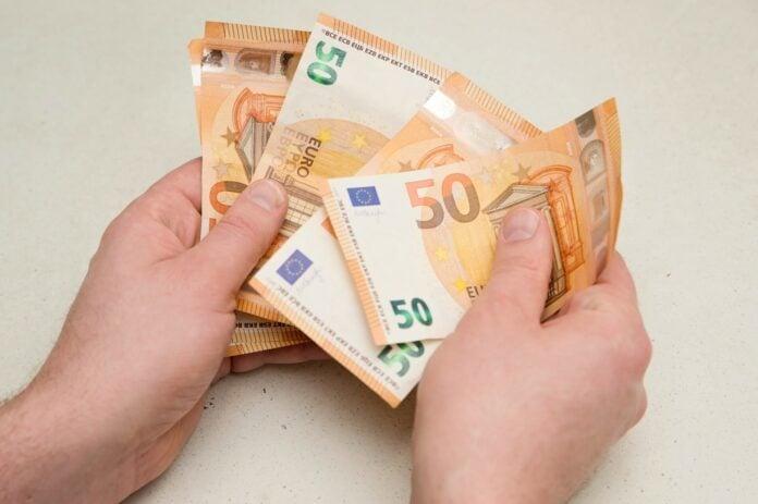 Σενάριο για επιταγή ακρίβειας λόγω πολέμου 1 xrimata 696x463 1