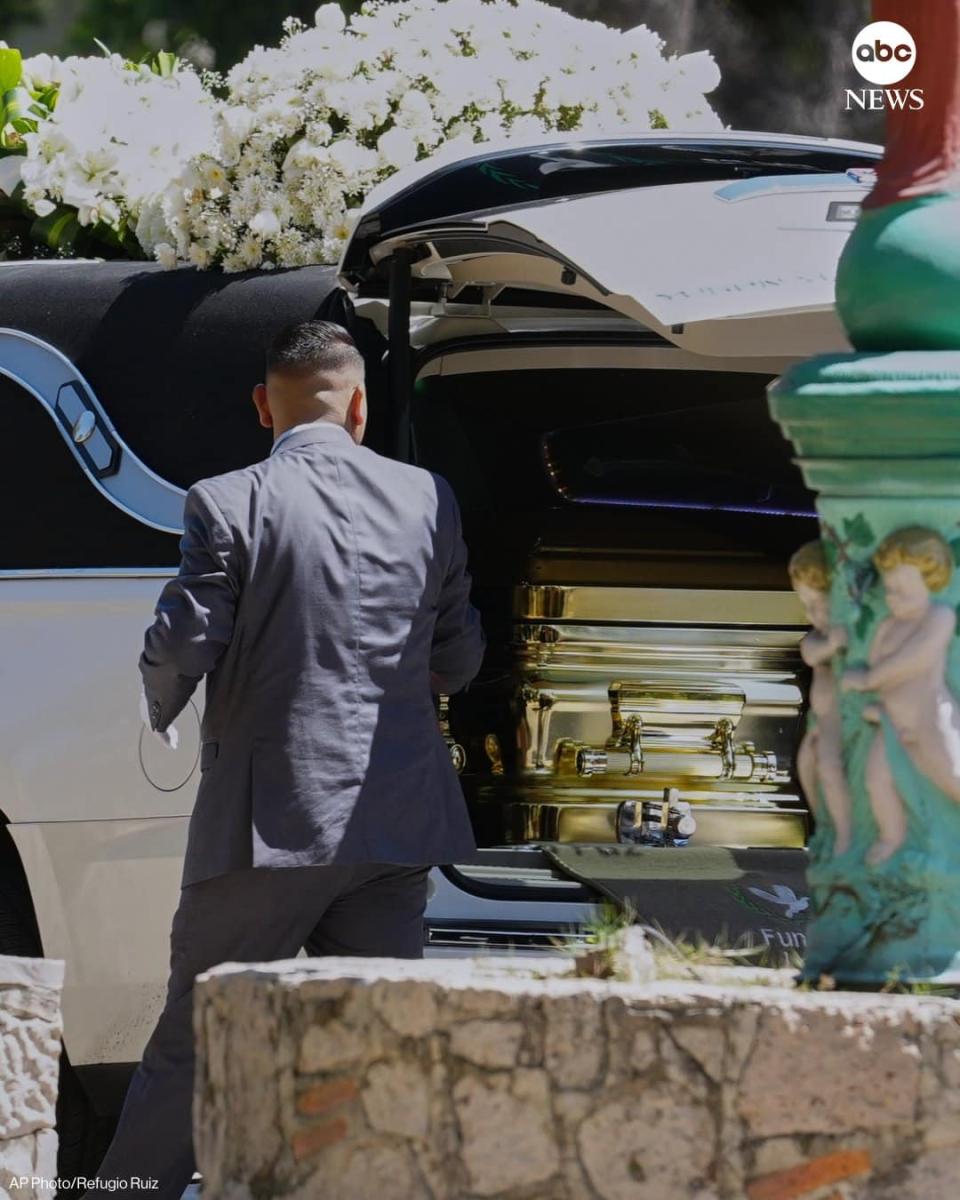 Σε χρυσό φέρετρο θάφτηκε ο διαβόητος Μεξικανός βαρόνος ναρκωτικών, El Mencho 2 hceltocwaaa6dpn