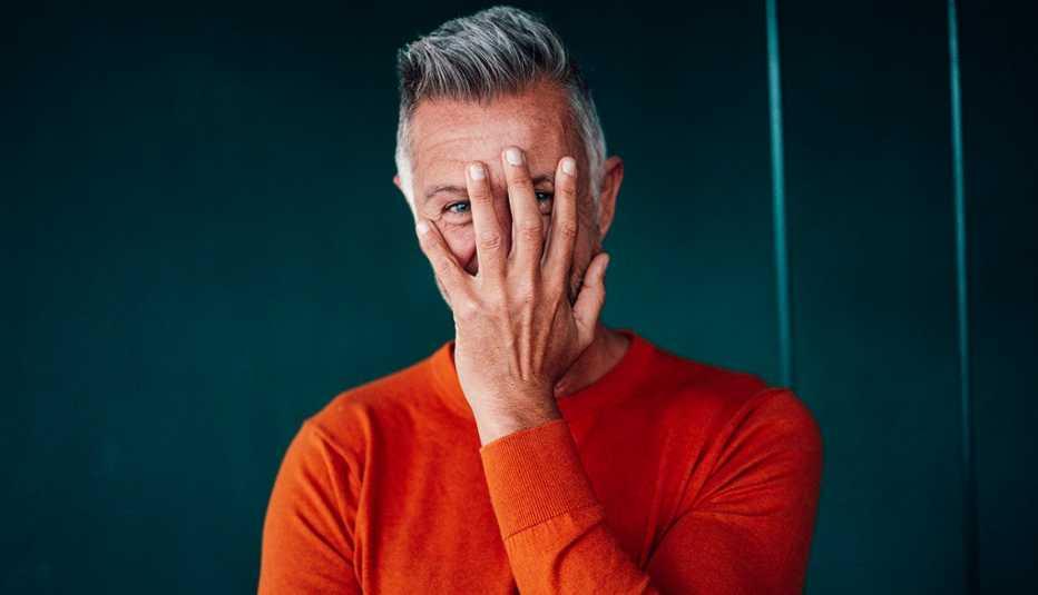 Πράγματα που κάνουν έναν άντρα αμέσως αντιπαθητικό 5 1140 man covering face