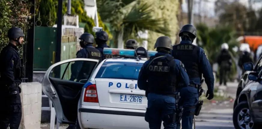 Τεράστιο χτύπημα στις τηλεφωνικές απάτες: Εντόπισαν το τηλεφωνικό κέντρο στο Ζεφύρι, έπιασαν στα πράσα έξι άτομα 2 astynomia efodos 873x432 1