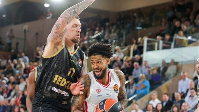 Γιατί έχασε ο Ολυμπιακός από τη Μονακό, ο απελπισμένος και το… ξύλο (Vid)