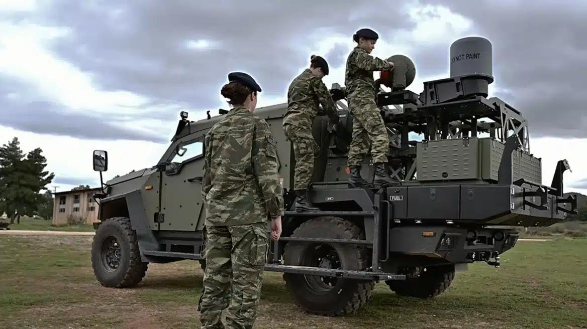 xrwma gynaikes stratos