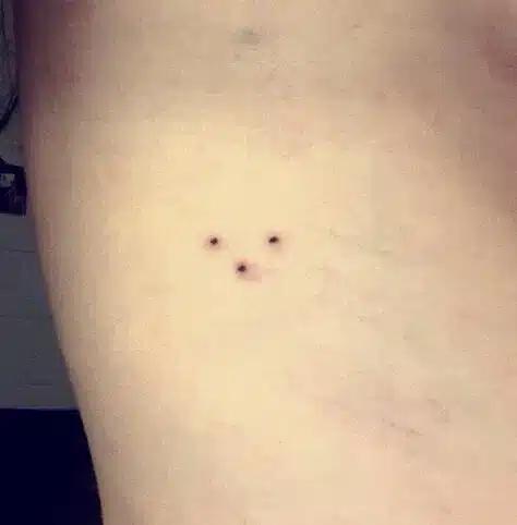 Αν δείτε κάποιον με τατουάζ τριών τέλειων, ίσως θέλετε να φύγετε γρήγορα από εκεί 2 skarmavbild 2024 09 26 kl. 10.15.53