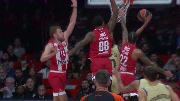 Το σόου του Ταϊρίκ Τζόουνς με τις τάπες (ΒΙΝΤΕΟ)