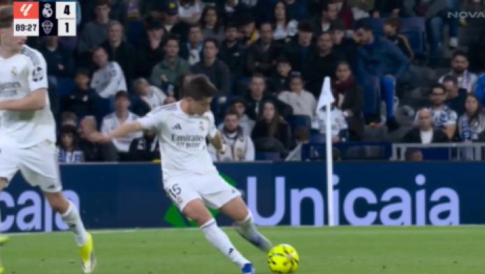 Τι έβαλε ο Γκιουλέρ! Το γκολ της σεζόν πίσω από τη σέντρα (ΒΙΝΤΕΟ)