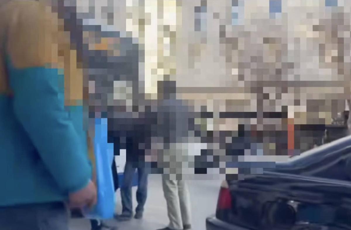 Θεσσαλονίκη: Οδηγός του ΟΑΣΘ βγήκε από λεωφορείο και «έπαιξε ξύλο» με οδηγό που στάθμευσε παράνομα 3 2026 03 16 21.30.42