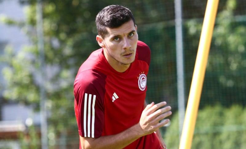 Ο Μάριος Βρουσάι σε προπόνηση του Ολυμπιακού