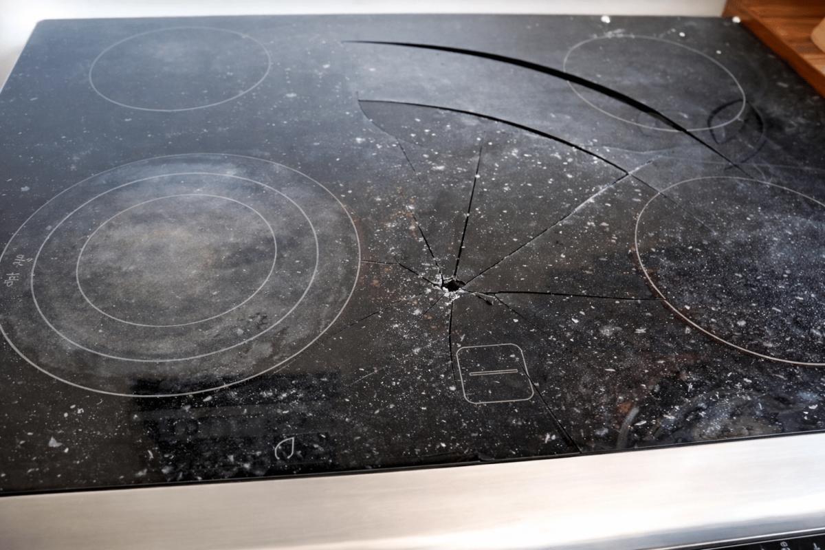 9 επικίνδυνες συνήθειες που δεν πρέπει ποτέ να κάνετε με την κεραμική εστία σας 3 43f51a43 7727 4b91 b34c 9e4ddbd512c3