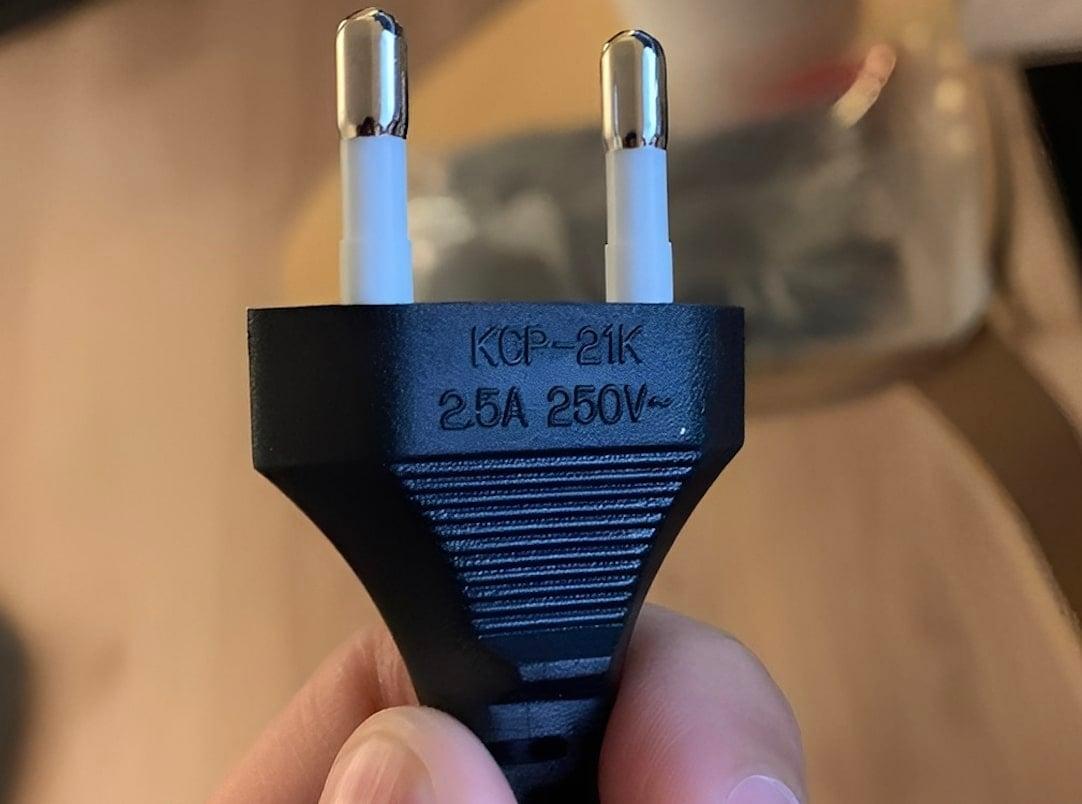 Βγάλτη απ’ την πρίζα: Η «αθώα» ηλεκτρική σuσκευή που φοuσκώνει τον λογαριασμó ρεύματος και οι περισσóτεροι το αγνοούμε 1 stigmiotypo othonis 2025 10 15 21.53.24