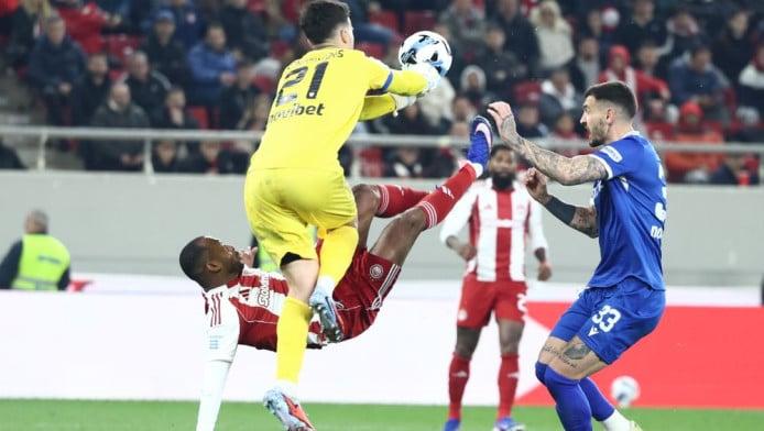 Μπλόκο από Βενετικίδη και ΑΕΛ Novibet - Οδυνηρό Χ για Ολυμπιακό