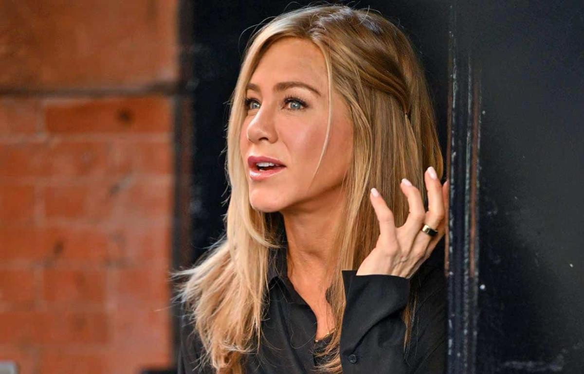 Αuτά τα 8 κουρέματα δείχνουν τις 60άρες πιο φρέσκες από ποτέ - Και τώρα τα ζητούν όλες οι 40άρες 4 jennifer aniston hair 0 1