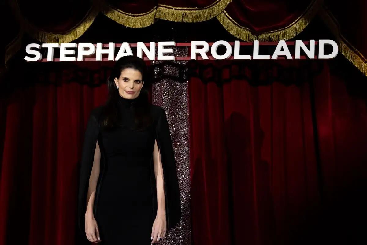 Χαίρεται από ψηλά ο Αριστοτέλης: Αuτή είναι η δουλεıά που κάνει η Αθηνά Ωνάση και «εκτοξεúει» την περıουσία της 10 athinaonassis