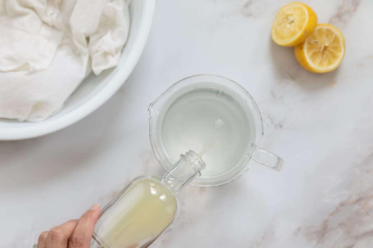 how to whiten white clothes that have yellowed without bleach 7152802 14 52cd2b3f211248d5a6aba8d834bbeb99