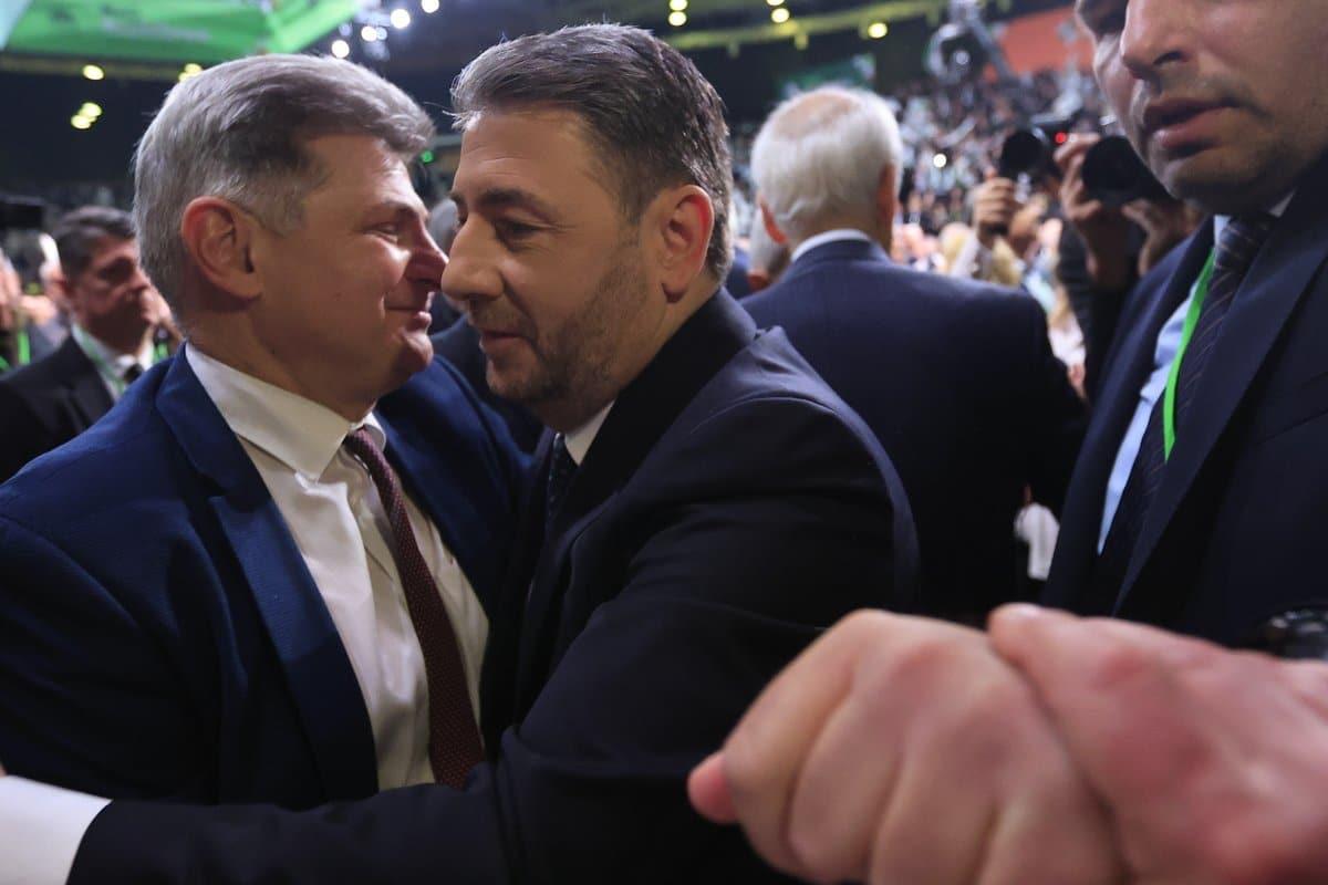 Στο συνέδριο του ΠΑΣΟΚ ο Φαραντούρης -Φουντώνουν οι φήμες για μετακίνησή του στο κόμμα 2