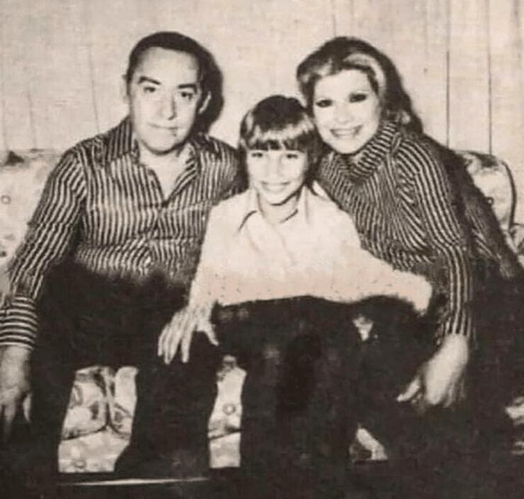 1682622477787 346854285 nikos elsa rizou gios