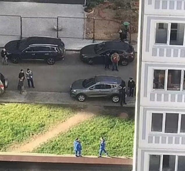 Τραγωδία: Γυναίκα έπεσε στο κενό με τα παιδιά της στα χέρια 4 1 20 35