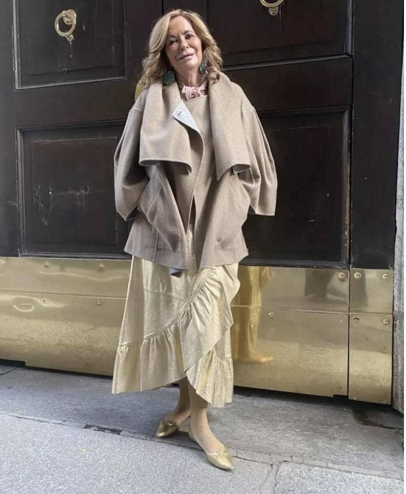 Αν και είναι 72 ετών, ντύνεται καλύτερα από κάθε νεαρή κοπέλα. Μοιράστηκε μερικούς κανόνες και μυστικά του στυλ της 4 snimok ekrana 2024 03 04 v 14.47 1