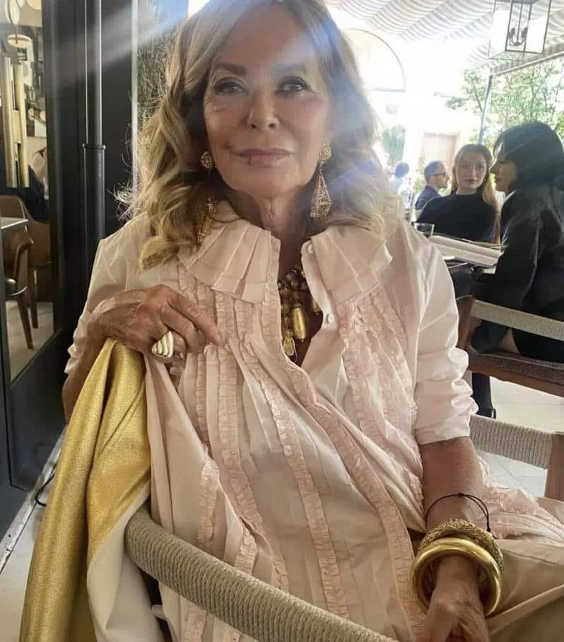 Αν και είναι 72 ετών, ντύνεται καλύτερα από κάθε νεαρή κοπέλα. Μοιράστηκε μερικούς κανόνες και μυστικά του στυλ της 8 snimok ekrana 2024 03 04 v 14.47 1 1