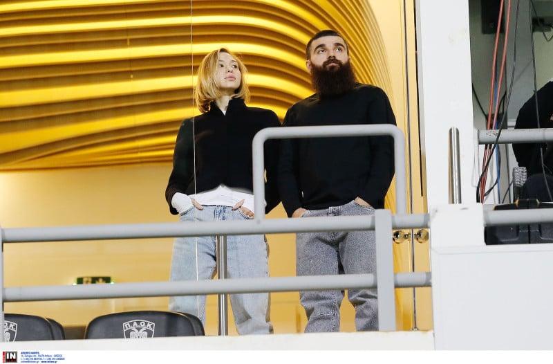 Αγνώριστη σήμερα η σύζυγος Γιώργου Σαββίδη - Πάντα δίπλα στον ΠΑΟΚ (ΦΩΤΟ)