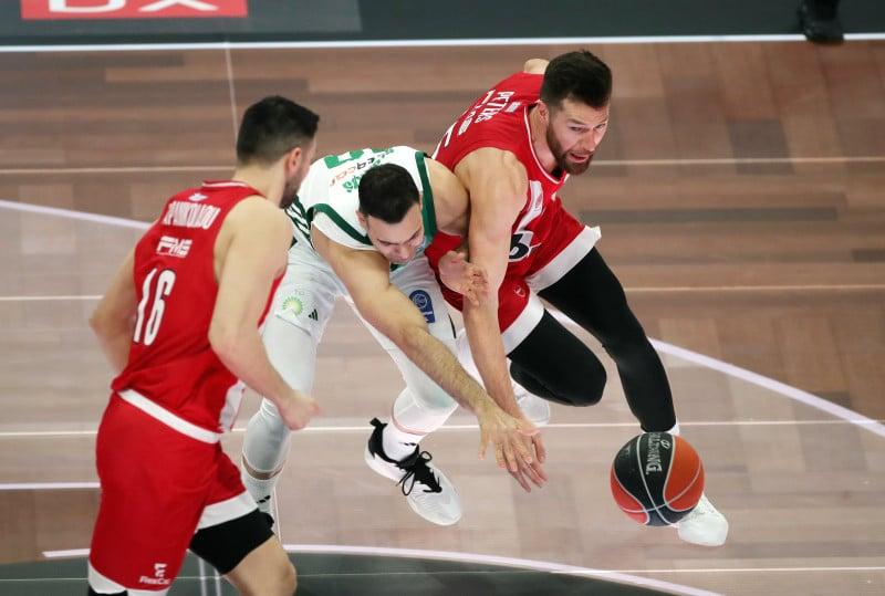 Αινιγματική δήλωση Πίτερς για το μέλλον του: «Όλοι ρίχνουν... βελάκια»