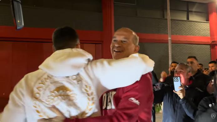 Υποδοχή από Αγγελόπουλο στο ΣΕΦ! Αποθέωση Μπαρτζώκα και… μέχρι τέλους (Vid)