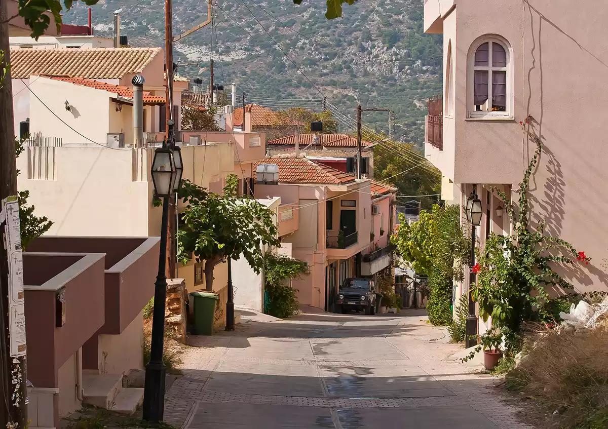 Αντίο Αθήνα: Όταν τα εξωφρενικά ενοίκια σε διώχνουν, αλλά η επαρχία δεν είναι το ρομαντικό καταφύγιο που περίμενες 3 idees gia epixeirisi stin eparchia