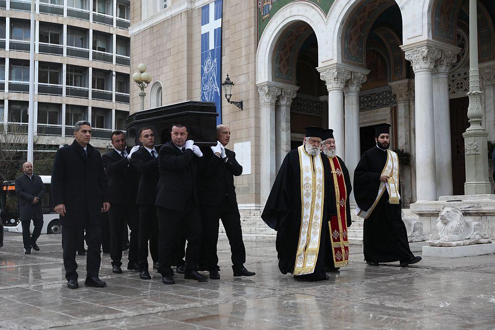 «Ήσουν για εκείνον…» Το στεφάνι που ξεχώρισε στην κηδεία της Μαρινέλλας – Όλοι σχολίαζαν το ίδιο 2 kideia2 4