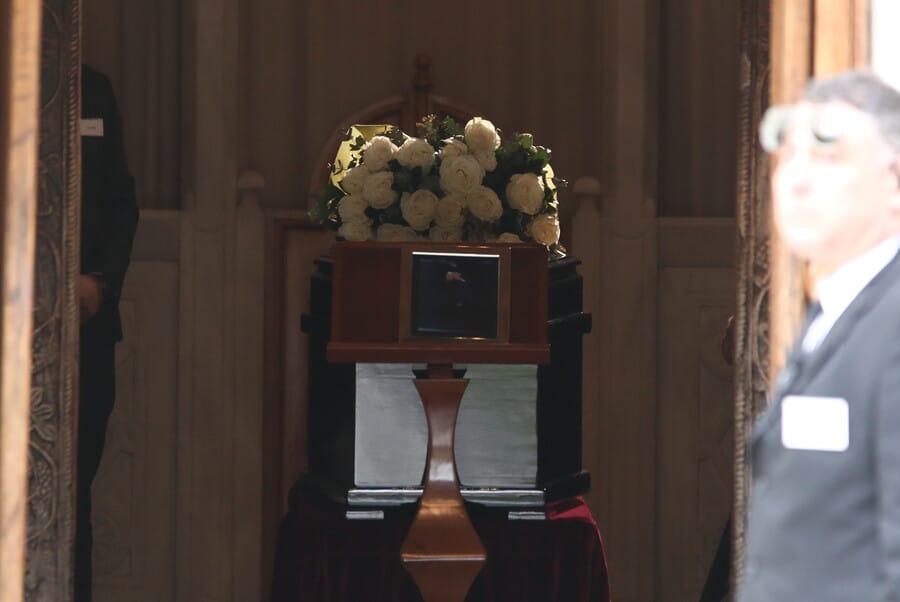 «Ήσουν για εκείνον…» Το στεφάνι που ξεχώρισε στην κηδεία της Μαρινέλλας – Όλοι σχολίαζαν το ίδιο 8 parekklissi marinella 9456c