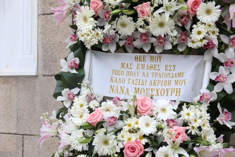 «Ήσουν για εκείνον…» Το στεφάνι που ξεχώρισε στην κηδεία της Μαρινέλλας – Όλοι σχολίαζαν το ίδιο 11 marinella mitropoli stefania 3 e458c