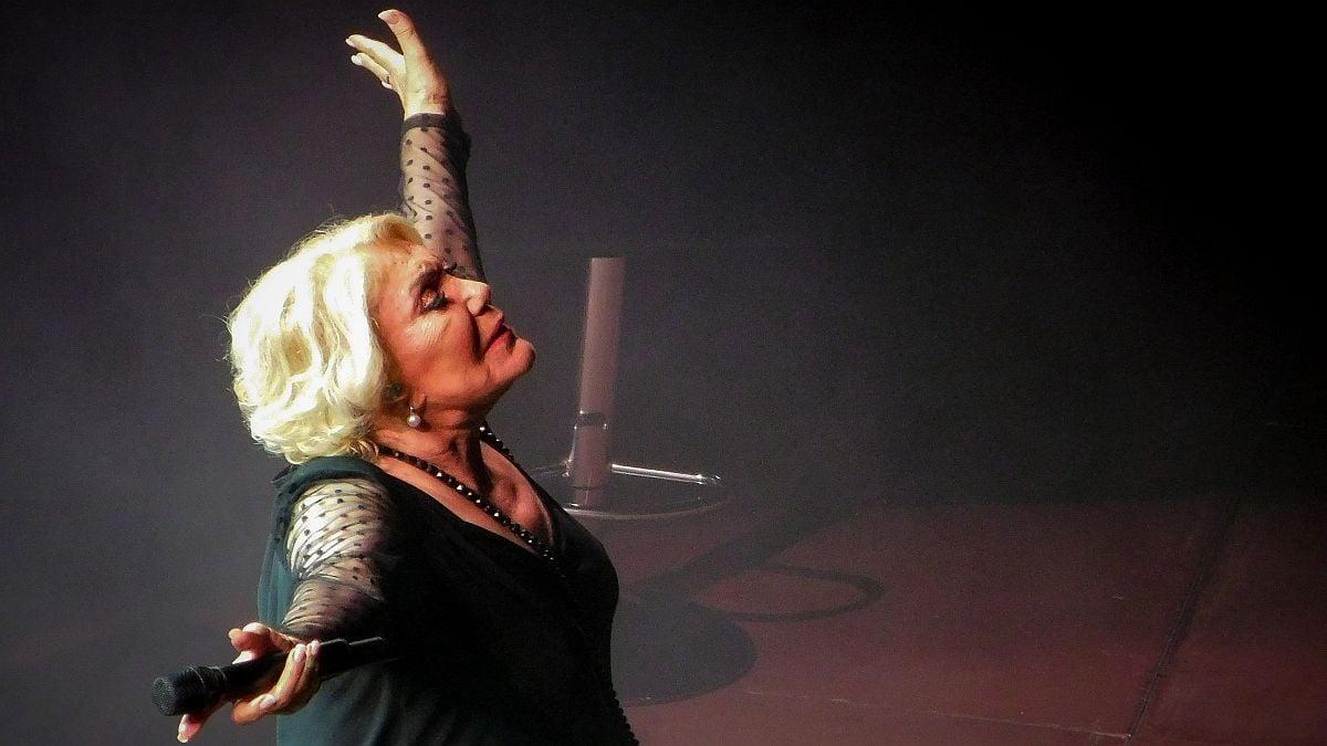 «Ήσουν για εκείνον…» Το στεφάνι που ξεχώρισε στην κηδεία της Μαρινέλλας – Όλοι σχολίαζαν το ίδιο 12 marinella 7