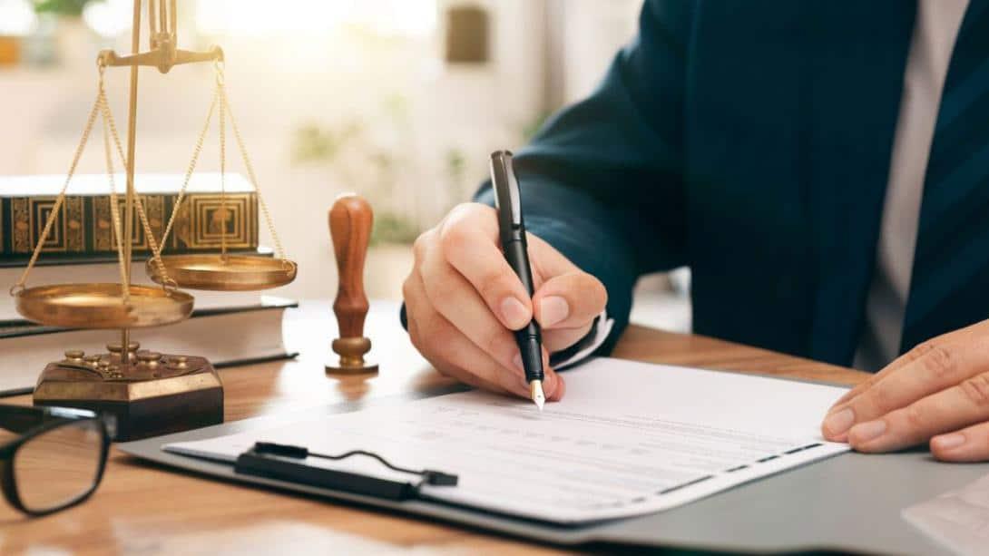 Νέο Κληρονομικό Δίκαιο: Δικαίωμα διαθήκης από τα 16 και «μπλόκο» στα χρέη του πατέρα 1 klironomiko dikaio shutterstock