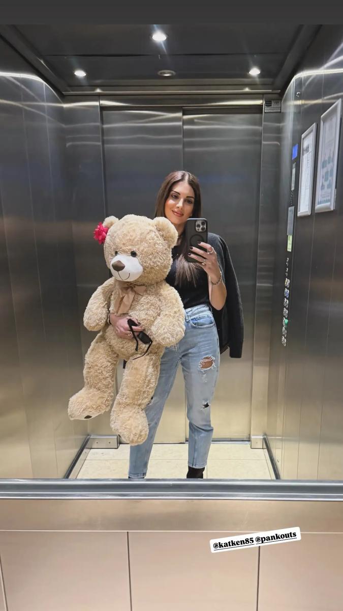 Σταματίνα Τσιμτσιλή: Επισκέφθηκε την Κατερίνα Καινούργιου στο μαιευτήριο λίγες ώρες μετά τη γέννηση της κόρης της 1 tsimtsili 4