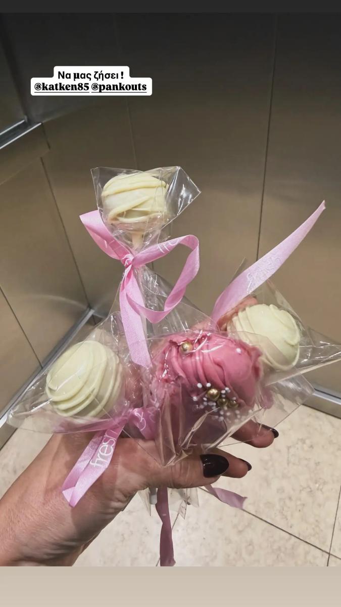 Σταματίνα Τσιμτσιλή: Επισκέφθηκε την Κατερίνα Καινούργιου στο μαιευτήριο λίγες ώρες μετά τη γέννηση της κόρης της 2 tsimtsilis 4