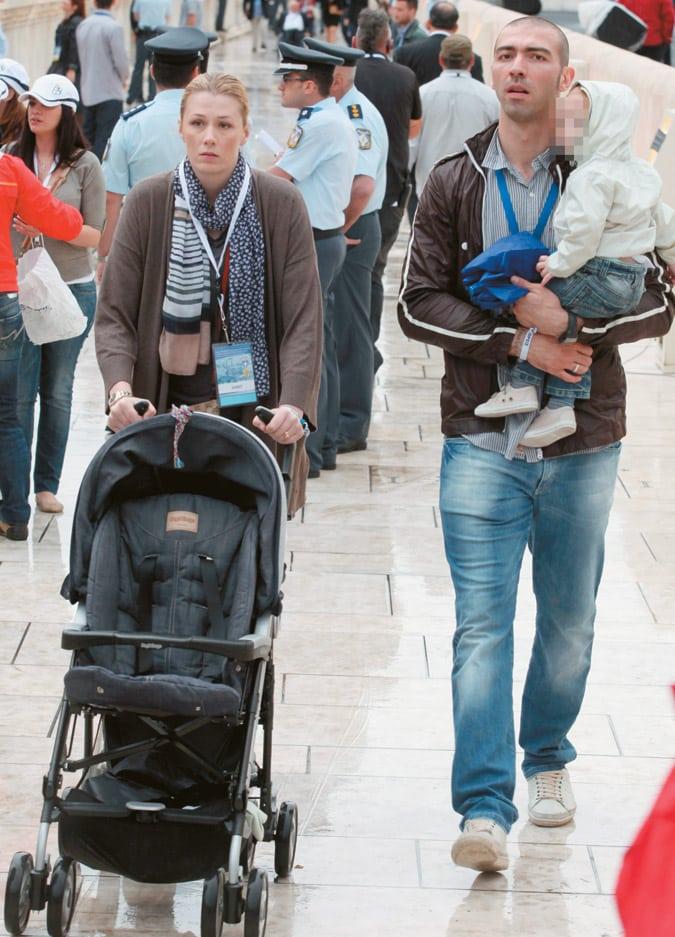 Το δράμα του μικρού Φίλιππου: Έχασε τους γονείς του, Αλέξανδρο Νικολαΐδη και Ρούξι Ντουμιτρέσκου, μέσα σε 1,5 χρόνο 2 taee vo nto