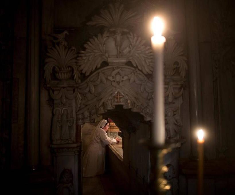 Ανατριχίλα! Η στιγμή που ανοίγουν τον τάφο του Χριστού