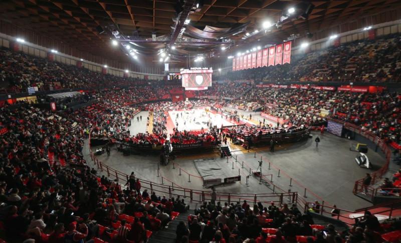 Οι οπαδοί του Ολυμπιακού στο ΣΕΦ