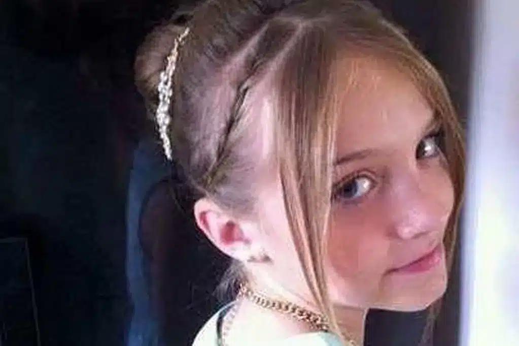4 bullied girl 12 hanged herself after posting late night picture online showing rip written on