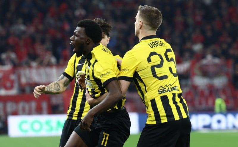 Κοϊτά, Βάργκα και Ρότα πανηγυρίζουν γκολ