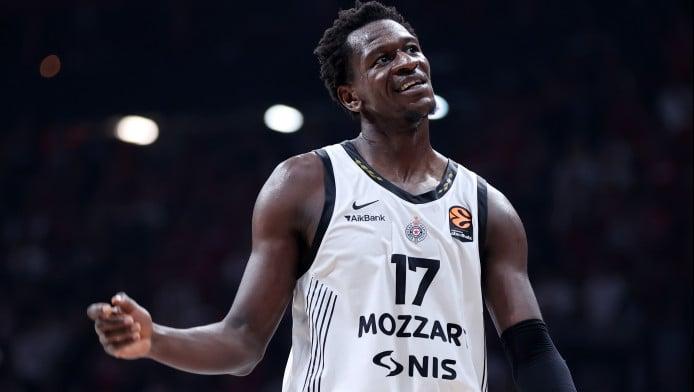 Κλείνει ΜακΙντάιρ ο Ολυμπιακός… κοιτά Μπόνγκα - Μάχη με Ντουμπάι για Σπανό!