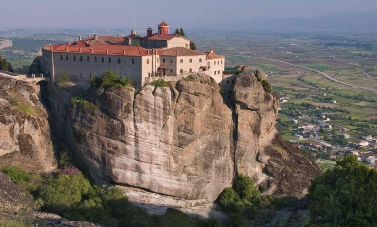 Γυναίκα έπεσε από το βράχο της μονής του Αγίου Στεφάνου στα Μετέωρα 1 2026 04 07 14.16.27