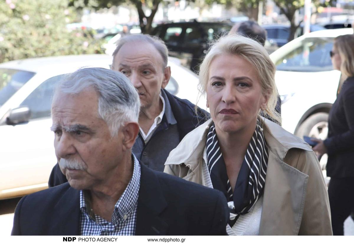 Θεανώ Φωτίου: Συντετριμμένη στην κηδεία του γιου της – Με δάκρυα στα μάτια ο 17χρονος γιος του Βασίλη Ρίζου 6 img 9346 scaled