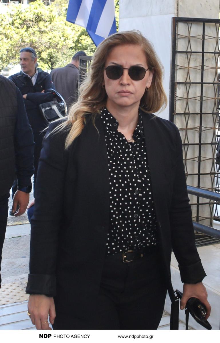 Θεανώ Φωτίου: Συντετριμμένη στην κηδεία του γιου της – Με δάκρυα στα μάτια ο 17χρονος γιος του Βασίλη Ρίζου 7 img 9350 scaled