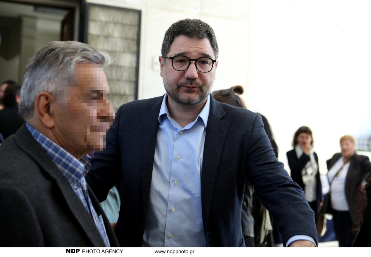 Θεανώ Φωτίου: Συντετριμμένη στην κηδεία του γιου της – Με δάκρυα στα μάτια ο 17χρονος γιος του Βασίλη Ρίζου 12 img 9360 scaled