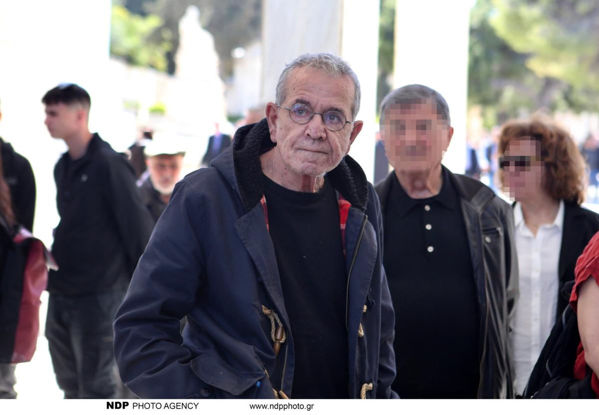 Θεανώ Φωτίου: Συντετριμμένη στην κηδεία του γιου της – Με δάκρυα στα μάτια ο 17χρονος γιος του Βασίλη Ρίζου 19 img 9367 scaled