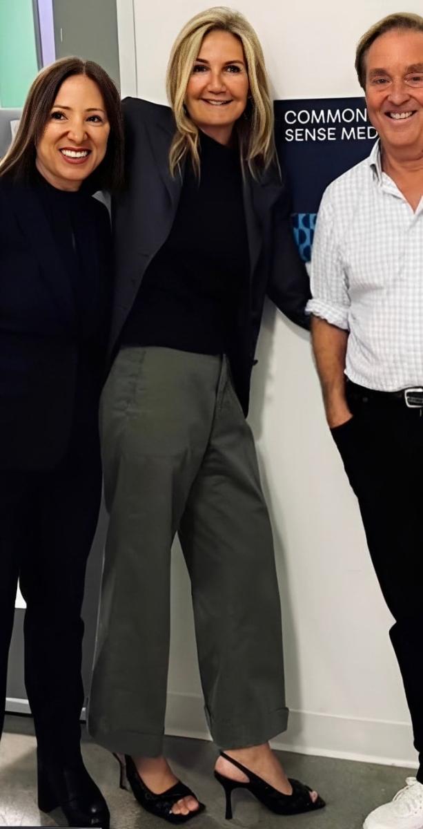 Παραδίδει μαθήματα ανοιξιάτικου στυλ η Μαρέβα Μητσοτάκη: Με το πιο δημοφιλές παντελόνι της εποχής 2 stigmiotypo othonis 2026 04 08 17.37.28 1