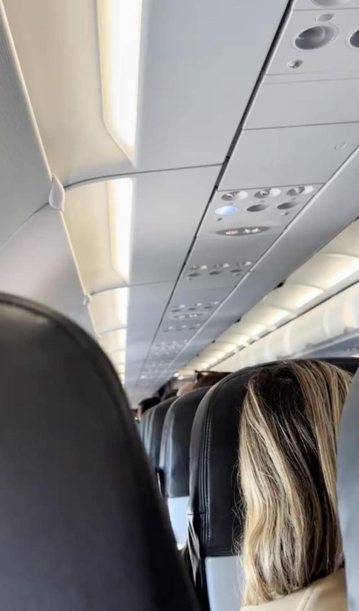 «Προσγειωσούλα... αβαβά, ήρθατε ατσαλάκωτοι»: Ξαναχτύπησε ο viral Έλληνας πιλότος 2 stigmiotypo othonis 2026 04 08 17.55.11