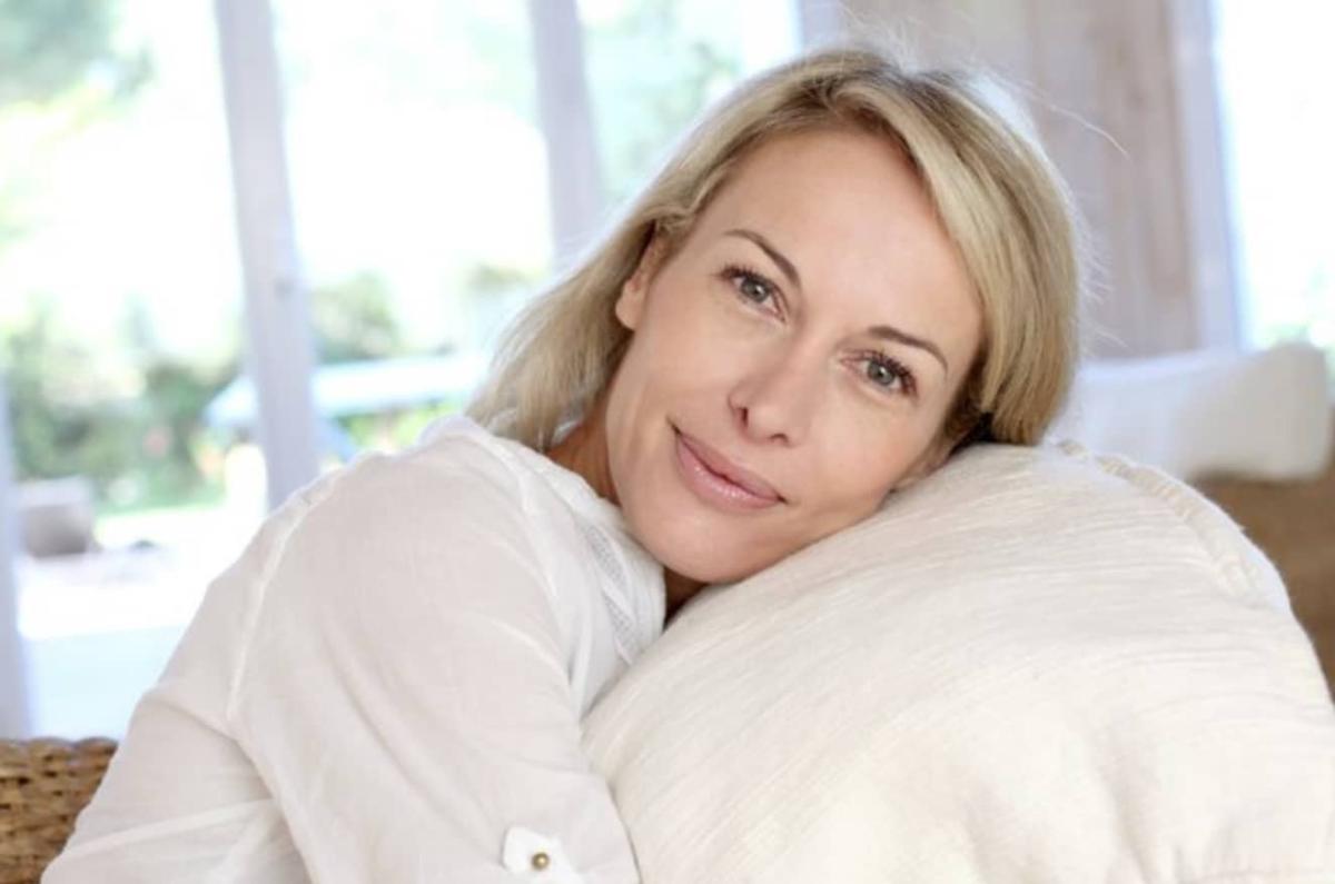 Κλιμακτήριος: 11 συμβουλές των ειδικών για να διατηρήσετε τη νεότητά σας κατά τη διάρκεια της εμμηνόπαυσης 1 stigmiotypo othonis 2025 10 21 23.56.42